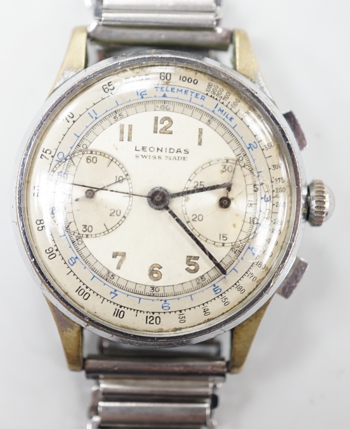 A gentleman's 1950's? stainless steel Leonidas chronograph manual wind wrist watch, case diameter 35mm, on a stainless steel bracelet